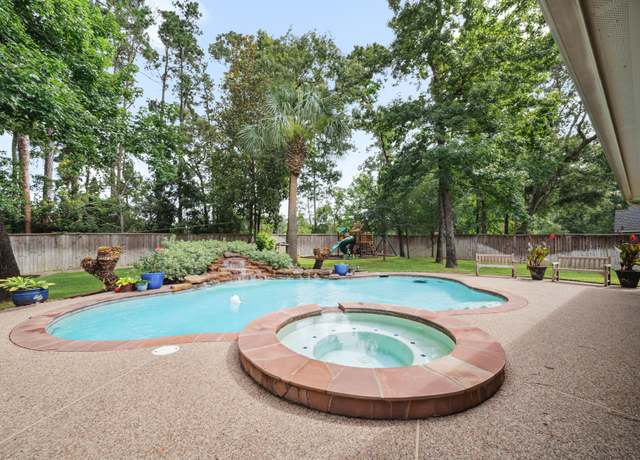 Property at 8977 Willow Springs Ln, Conroe, TX 77302, 4 beds, 4.5 baths