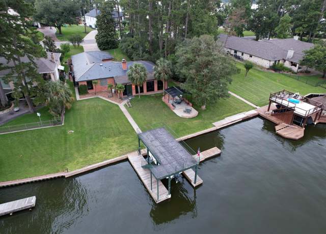 Property at 14120 Lakepoint Dr, Willis, TX 77318, 4 beds, 4 baths