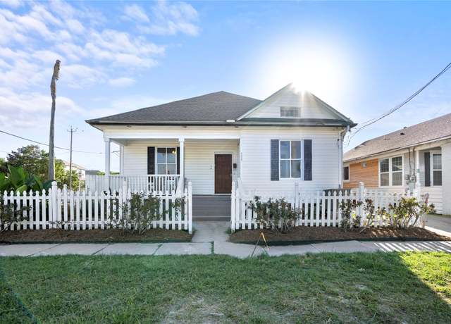 Property at 2423 37th St, Galveston, TX 77550, 3 beds, 2 baths