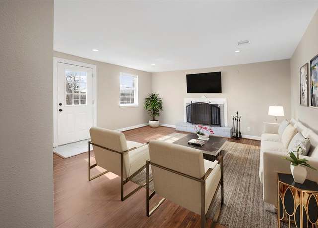 Property at 2302 King St, Houston, TX 77026, 3 beds, 2 baths