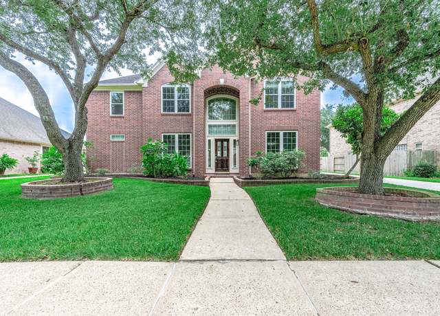 Property at 2923 Elsbury Ln, Pearland, TX 77584, 5 beds, 3.5 baths