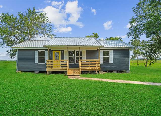 Property at 152 Country Oaks St, Brazoria, TX 77422, 3 beds, 2 baths