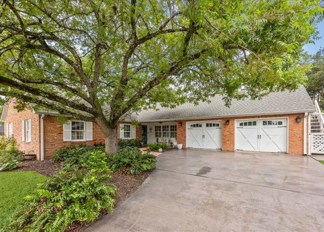 Property at 701 Peachtree Dr, Brenham, TX 77833, 4 beds, 3.5 baths