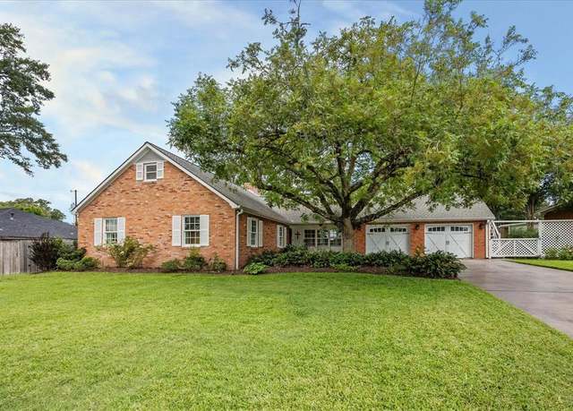 Property at 701 Peachtree Dr, Brenham, TX 77833, 4 beds, 3.5 baths