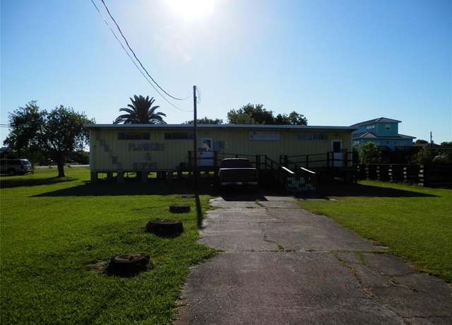 Property at 140 17th St, Dickinson, TX 77539, 0.5 baths