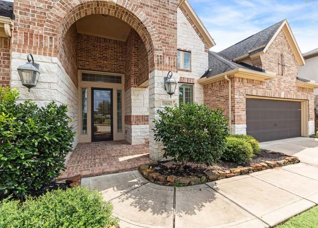 Property at 13906 Bell Valley Ct, Houston, TX 77059, 4 beds, 3.5 baths
