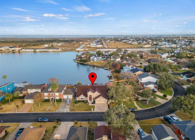 Property at 18 Quintana Dr, Galveston, TX 77554, 4 beds, 3 baths