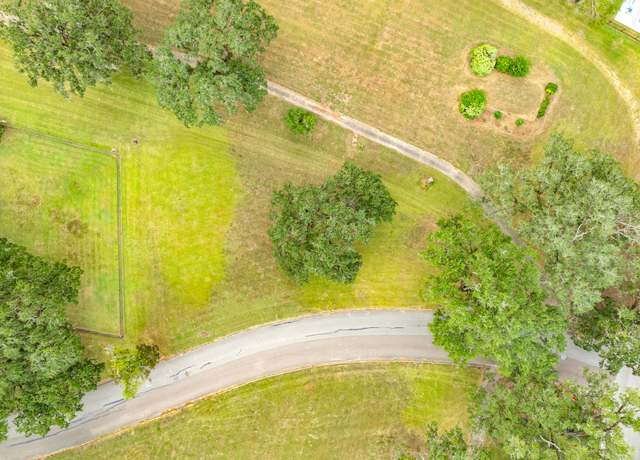 Property at 2268 Sunset Oaks Dr, West Columbia, TX 77486