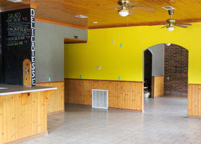 Property at 400 S Main St, Jasper, TX 75951, 2 beds, 2 baths