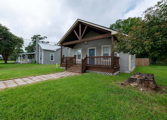 Property at 203 N Texas St, Madisonville, TX 77864, 3 beds, 2 baths