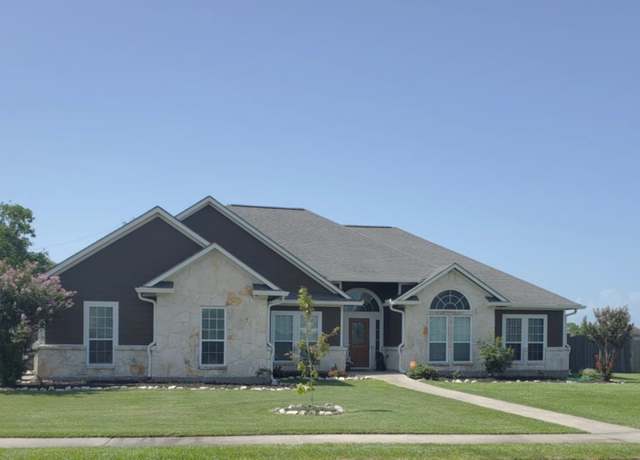 Property at 3203 El Camino St, Bay City, TX 77414, 4 beds, 3 baths