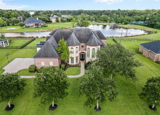 Property at 9030 Royal Crest Ln, Richmond, TX 77469, 5 beds, 4.5 baths