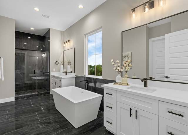Property at 1177 W 19th St, Houston, TX 77008, 3 beds, 3.5 baths