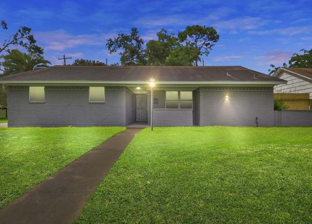Property at 539 Edgebrook Dr, Houston, TX 77034, 4 beds, 2 baths