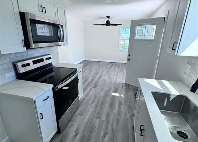 Property at 418 Oyster St, Freeport, TX 77541, 3 beds, 2 baths