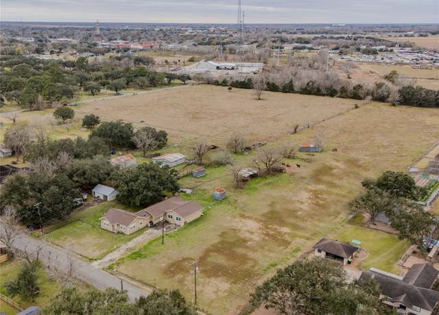 Property at 118 Cedar Vale Rd, Bay City, TX 77414, 3 beds, 2 baths
