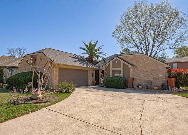 Property at 6723 Seegers Trail Dr, Houston, TX 77066, 4 beds, 2 baths
