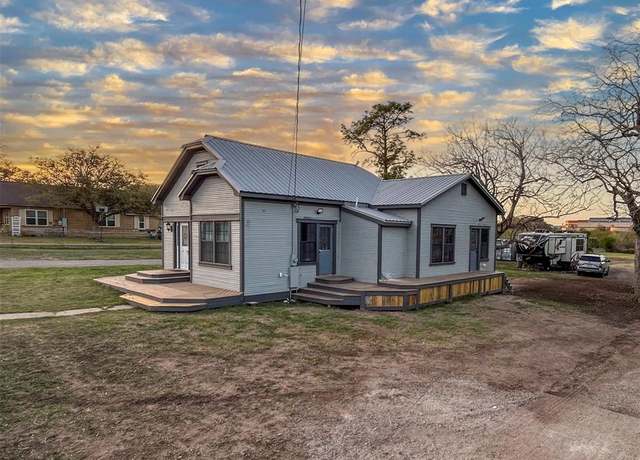 Property at 134 E North St, Goliad, TX 77963, 3 beds, 2 baths