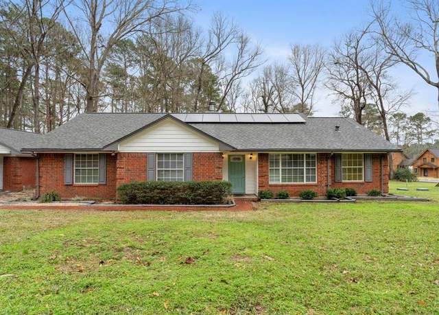 Property at 10 Kristin Cir, Huntsville, TX 77320, 3 beds, 2 baths