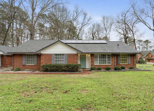 Property at 10 Kristin Cir, Huntsville, TX 77320, 3 beds, 2 baths