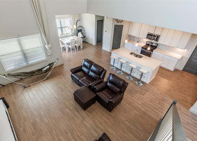 Property at 5322 W Bayou Maison Cir, Dickinson, TX 77539, 4 beds, 2.5 baths