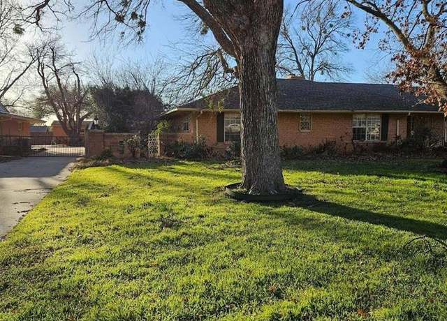 Property at 2615 Amherst Dr, Wichita Falls, TX 76308, 4 beds, 3 baths