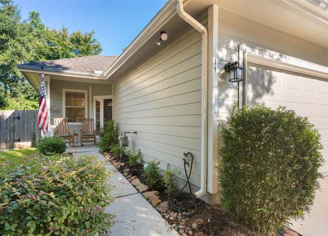 Property at 11 Abercrombie Pl, Conroe, TX 77384, 2 beds, 2 baths