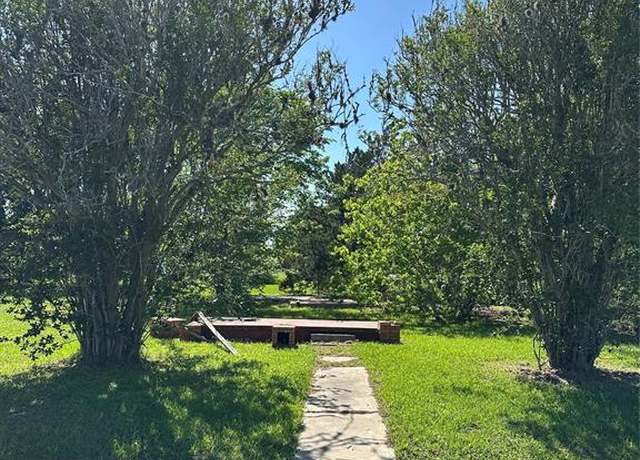 Property at 2802 Park Ave, Bay City, TX 77414