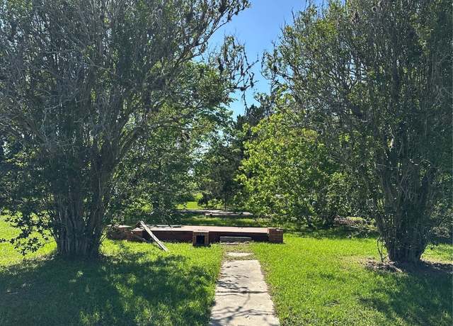 Property at 2802 Park Ave, Bay City, TX 77414