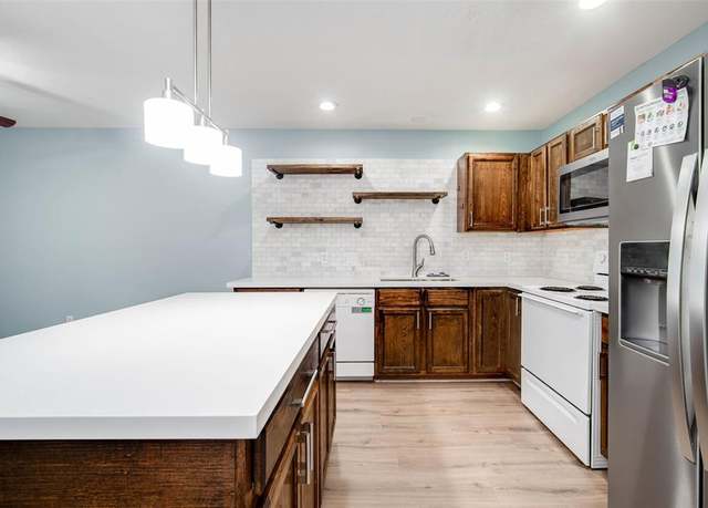 Property at 1102 E Hedrick St, Houston, TX 77011, 3 beds, 2 baths