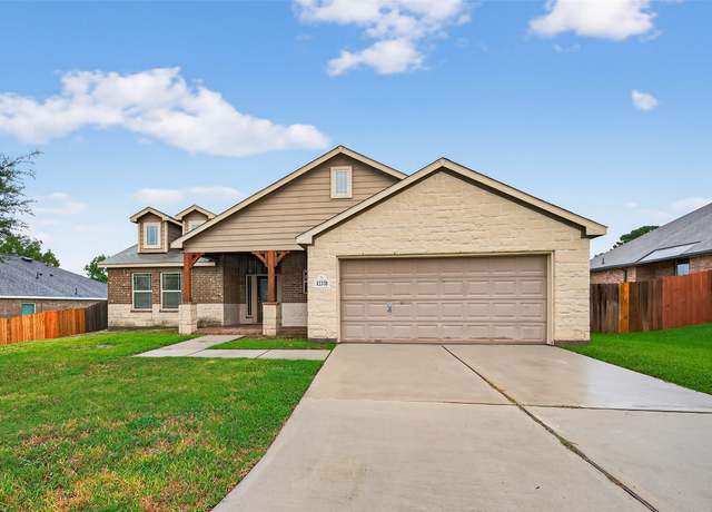Property at 12370 Lake Conroe Hills Dr, Willis, TX 77318, 4 beds, 2 baths