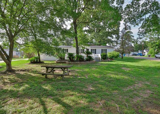 Property at 853 Queenswood St, Montgomery, TX 77316, 3 beds, 2 baths