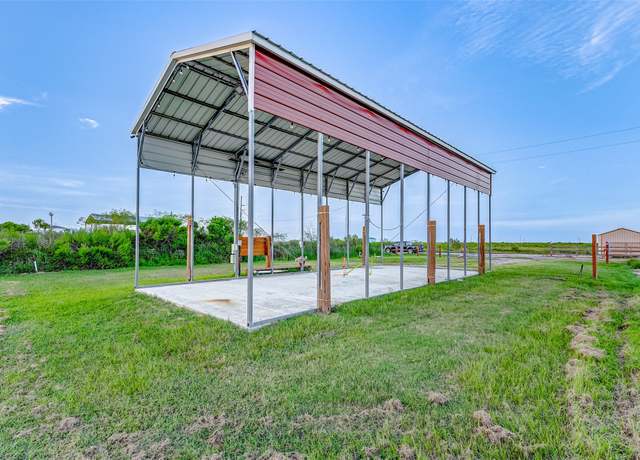 Property at 1085 Paisley St, Gilchrist, TX 77617