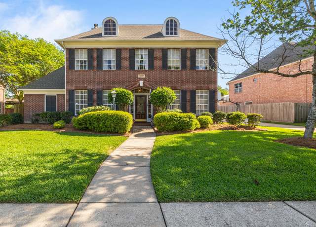 Property at 4010 Walnut Pond Dr, Houston, TX 77059, 4 beds, 3.5 baths
