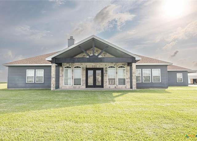 Property at 45 Blue Heron Dr N, Port Lavaca, TX 77979, 4 beds, 2.5 baths