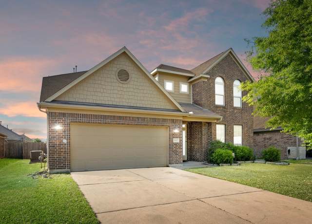 Property at 1902 Red Cedar Trl, Rosenberg, TX 77471, 5 beds, 3.5 baths