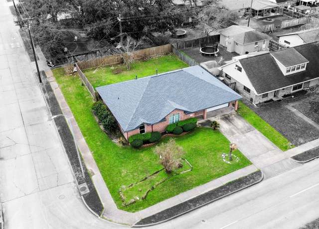 Property at 330 E Edgebrook Dr, Houston, TX 77034, 3 beds, 2 baths