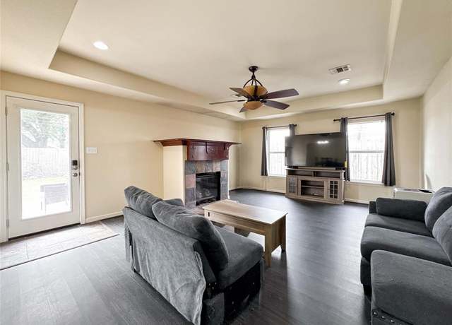 Property at 330 E Edgebrook Dr, Houston, TX 77034, 3 beds, 2 baths