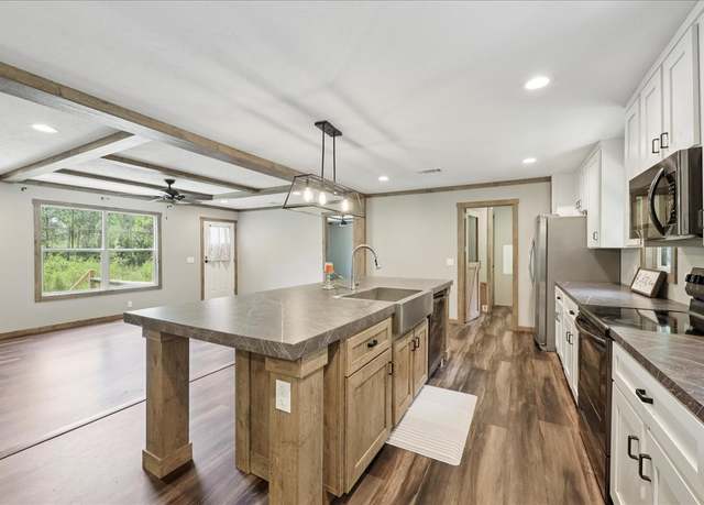 Property at 13585 Mesa Ln, Hamshire, TX 77622, 4 beds, 2 baths