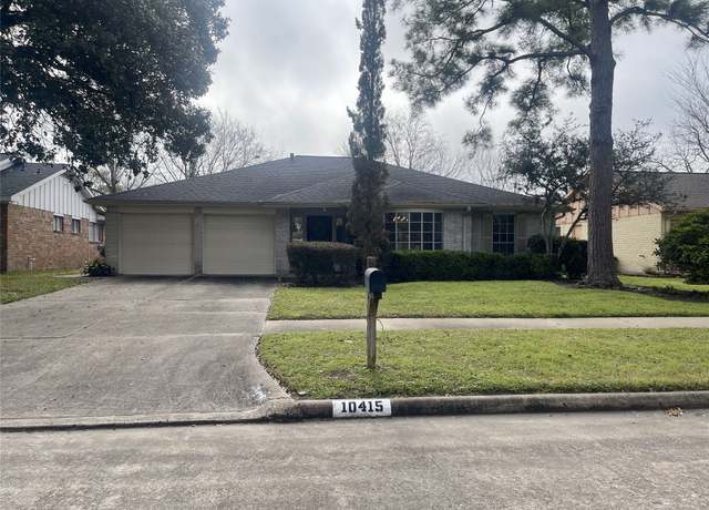 Property at 10415 Huntington Wood Dr, Houston, TX 77099, 3 beds, 2 baths
