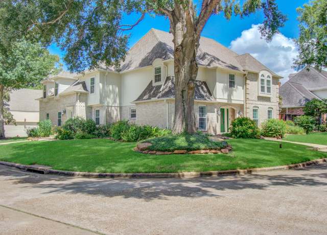 Property at 722 Crossroads Dr, Houston, TX 77079, 4 beds, 3 baths