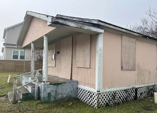 Property at 1315 52nd St, Galveston, TX 77551, 3 beds, 2 baths