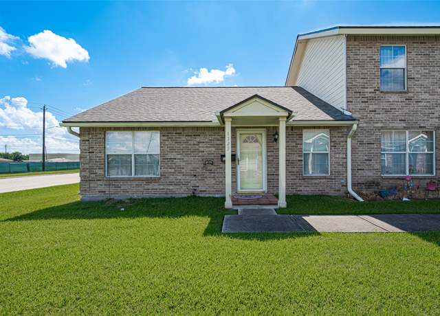Property at 1323 Queens Rd, Pasadena, TX 77502, 2 beds, 2 baths