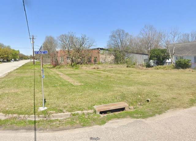 Property at 328 1st Ave N, Texas City, TX 77590