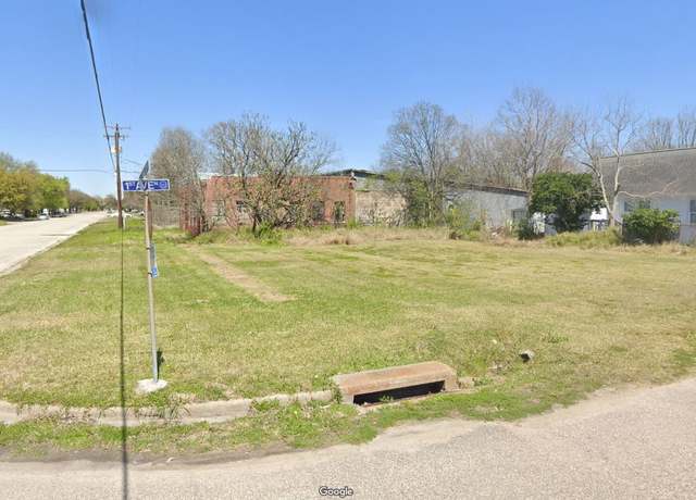 Property at 328 1st Ave N, Texas City, TX 77590