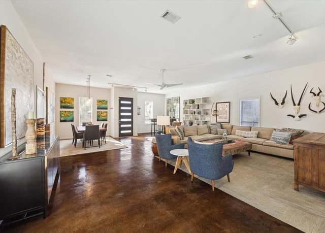 Property at 521 W 27th St, Houston, TX 77008, 2 beds, 2 baths