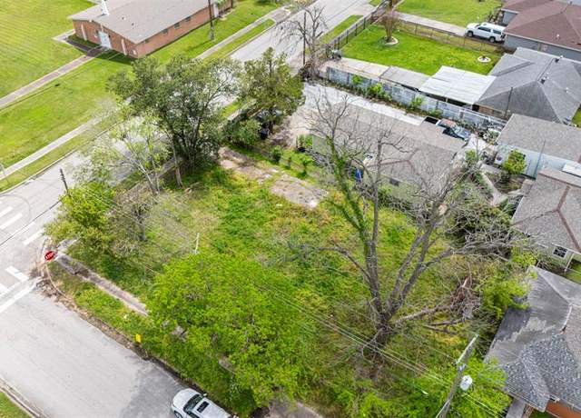 Property at 4921 Wipprecht St, Houston, TX 77026