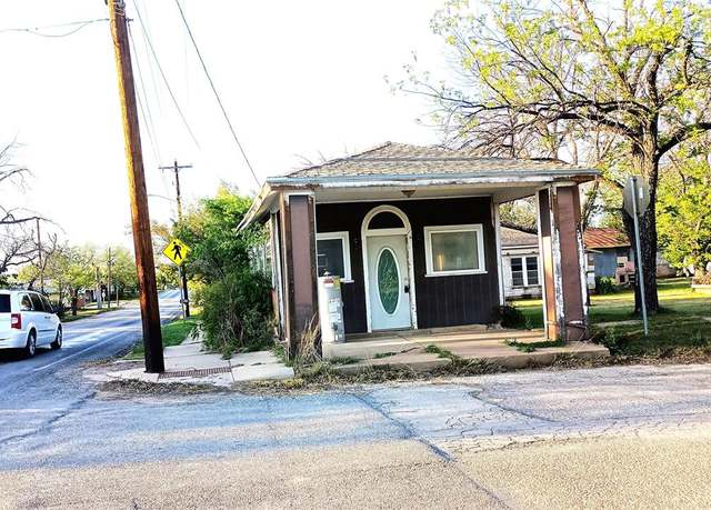 Property at 420 Cottonwood St, Coleman, TX 76834, 1 bed, 1 bath