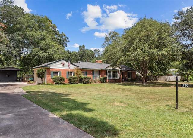 Property at 802 Wildbriar Dr, Lufkin, TX 75904, 3 beds, 2 baths
