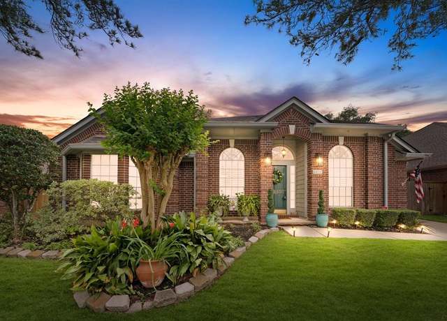Property at 6810 High Knoll Dr, Sugar Land, TX 77479, 4 beds, 2 baths